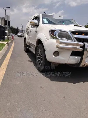 Toyota Land Cruiser 2010 White