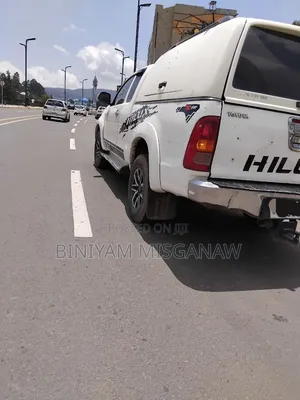 Toyota Land Cruiser 2010 White