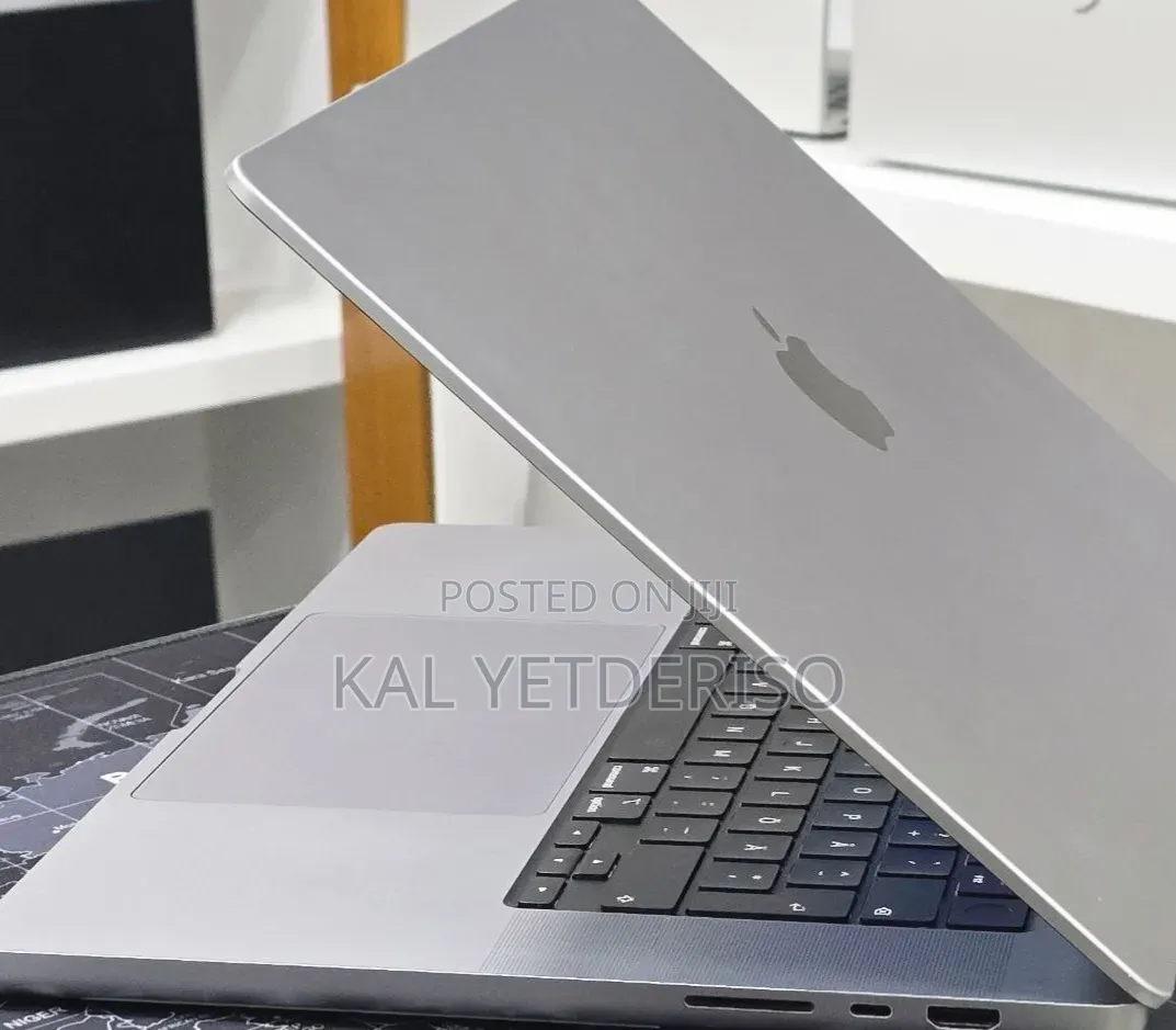 Laptop Apple MacBook Pro 2021 M1 Max 64GB Apple M1 SSD 1T