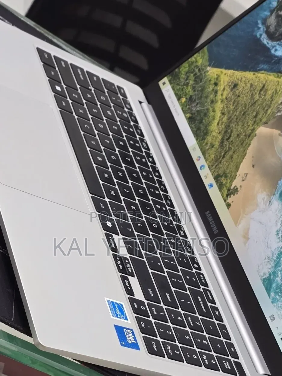 New Laptop Samsung Galaxy Book4 16GB Intel Core Ultra 7 SSD 1T