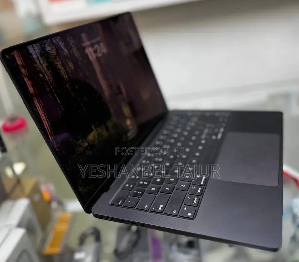 New Laptop Apple MacBook Pro 2024 M4 Pro 24GB Apple M4 Pro SSD 512GB