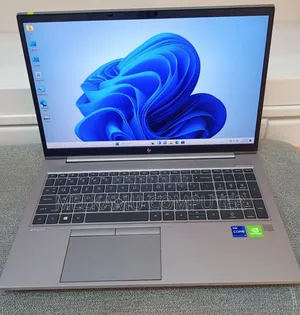 New Laptop HP ZBook Firefly G8 16GB Intel Core i7 SSD 512GB