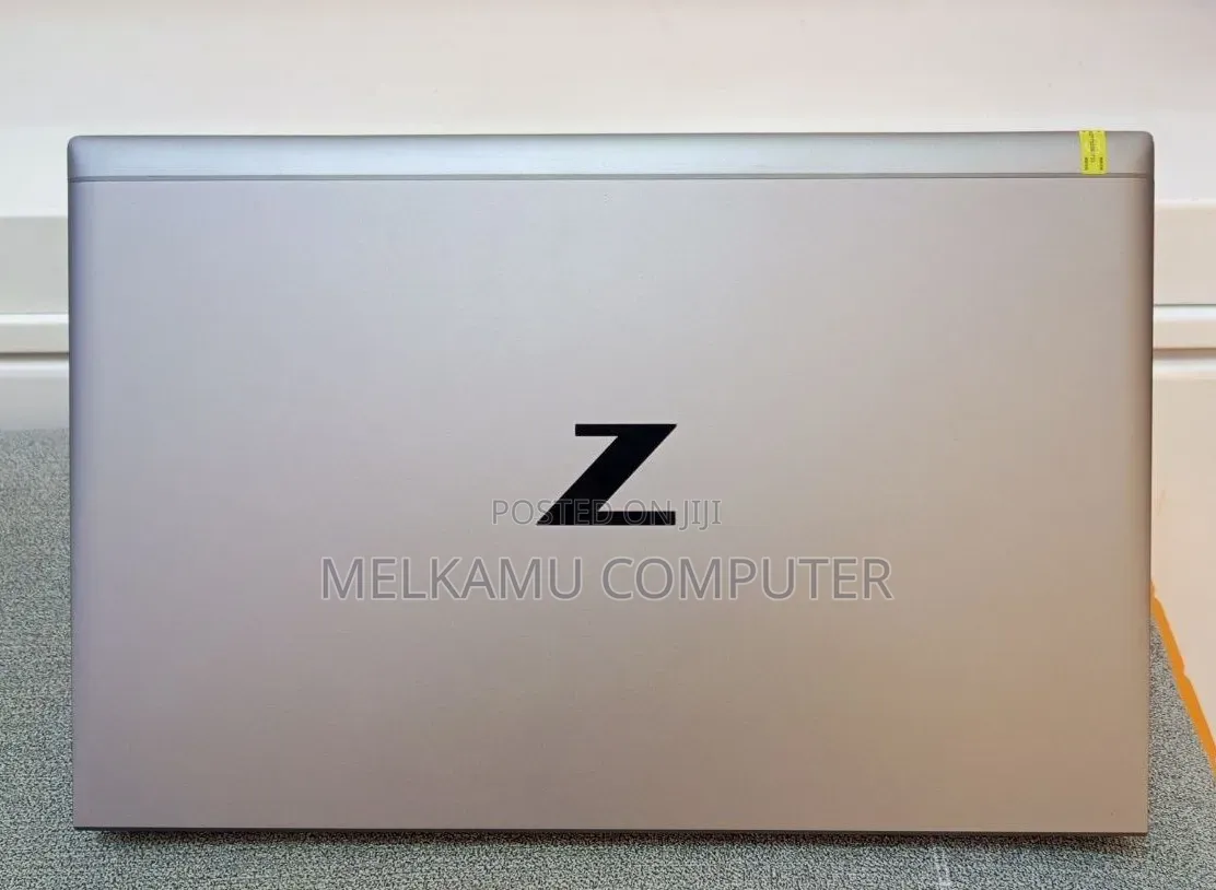New Laptop HP ZBook Firefly G8 16GB Intel Core i7 SSD 512GB