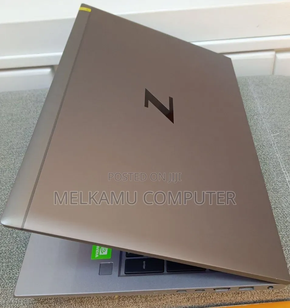 New Laptop HP ZBook Firefly G8 16GB Intel Core i7 SSD 512GB