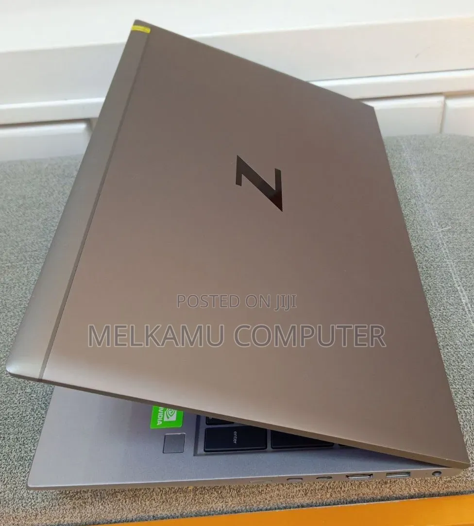 New Laptop HP ZBook Firefly G8 16GB Intel Core i7 SSD 512GB