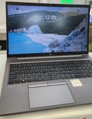 New Laptop HP ZBook Firefly G8 16GB Intel Core i7 SSD 512GB