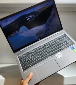 New Laptop HP ZBook Firefly G8 16GB Intel Core i7 SSD 512GB