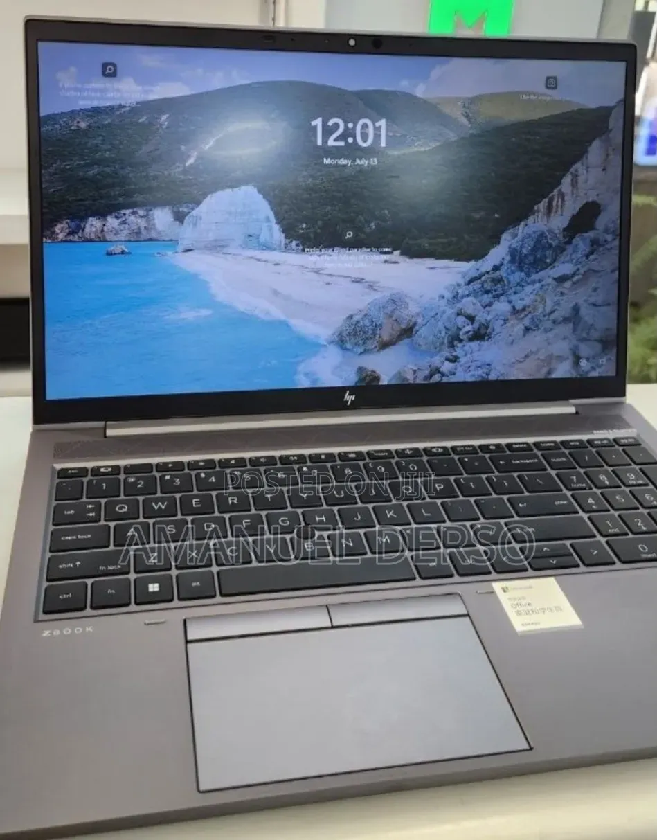 New Laptop HP ZBook Firefly G8 16GB Intel Core i7 SSD 512GB
