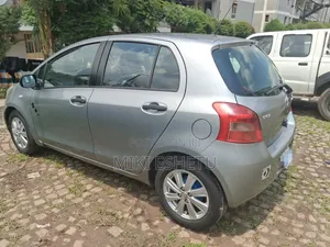 Toyota Yaris 2009 Gray
