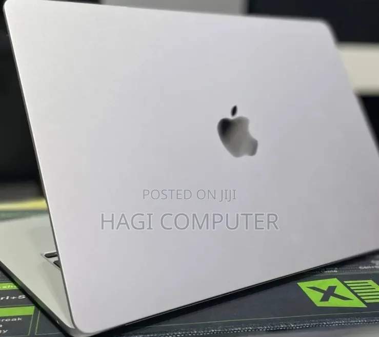 New Laptop Apple MacBook Air 2025 M4 24GB Apple M4 SSD 512GB