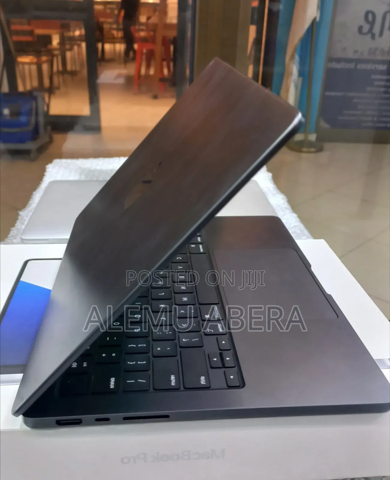 New Laptop Apple MacBook Pro 2025 M5 16GB Apple M5 Pro SSD 512GB