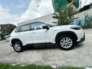 Toyota Corolla Cross Hybrid 2023 White