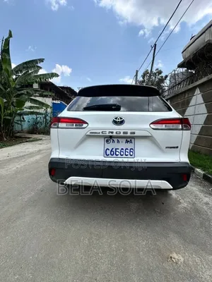 Toyota Corolla Cross Hybrid 2023 White