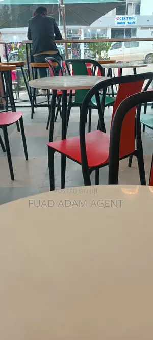 Cafe Chair – Modern Plastic Chair
ዘመናዊ የካፌ ወንበር