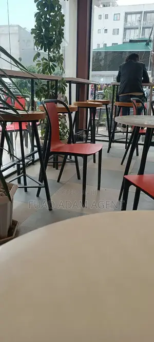 Cafe Chair – Modern Plastic Chair
ዘመናዊ የካፌ ወንበር