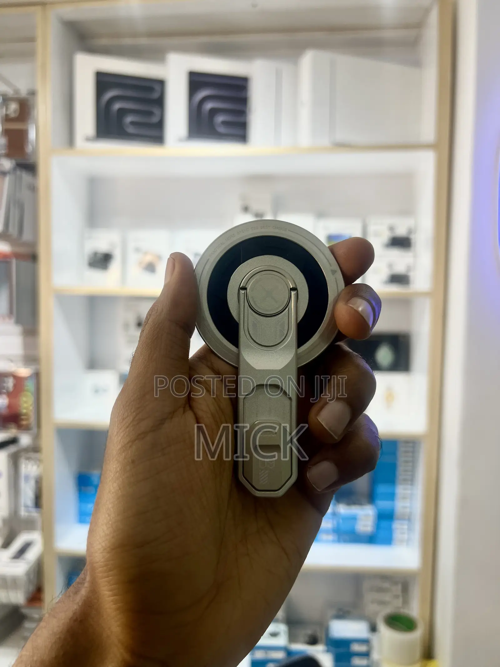ዘመናዊ Magnetic Folding Phone Stand