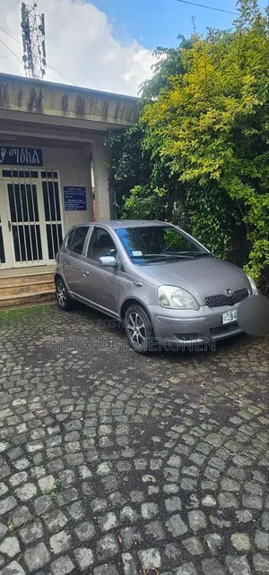 Toyota Vitz 2002 Silver