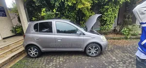 Toyota Vitz 2002 Silver