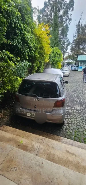 Toyota Vitz 2002 Silver