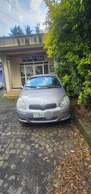 Toyota Vitz 2002 Silver