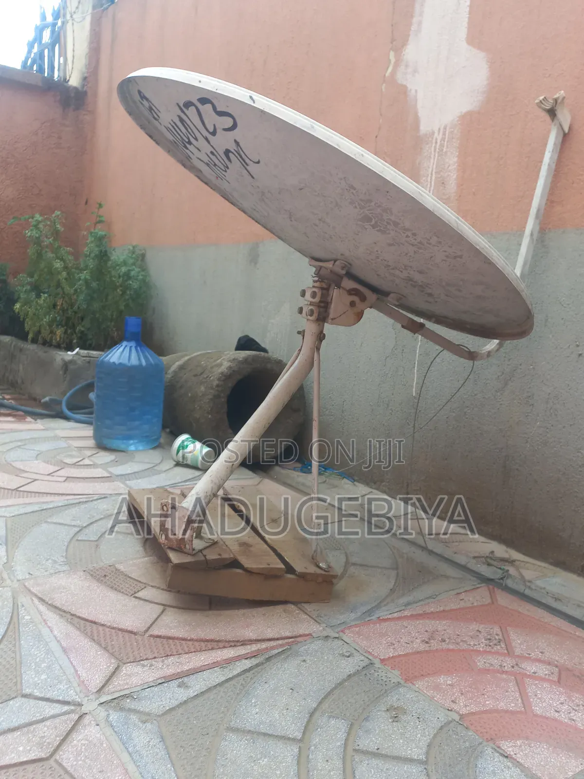 Satellite Dish Antenna - Lege Tafo