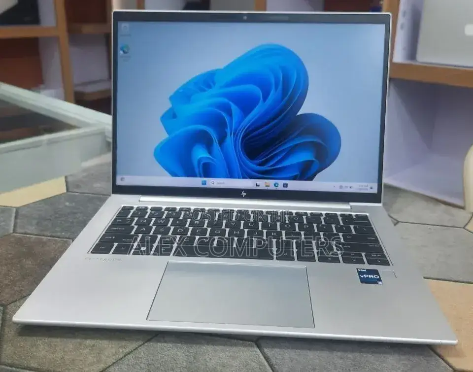 New Laptop HP EliteBook 840 16GB Intel Core i5 SSD 512GB
