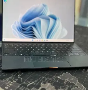 New Laptop Dell XPS 13 8GB Intel Core i5 SSD 512GB