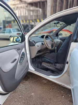 Toyota Platz 2001 White
