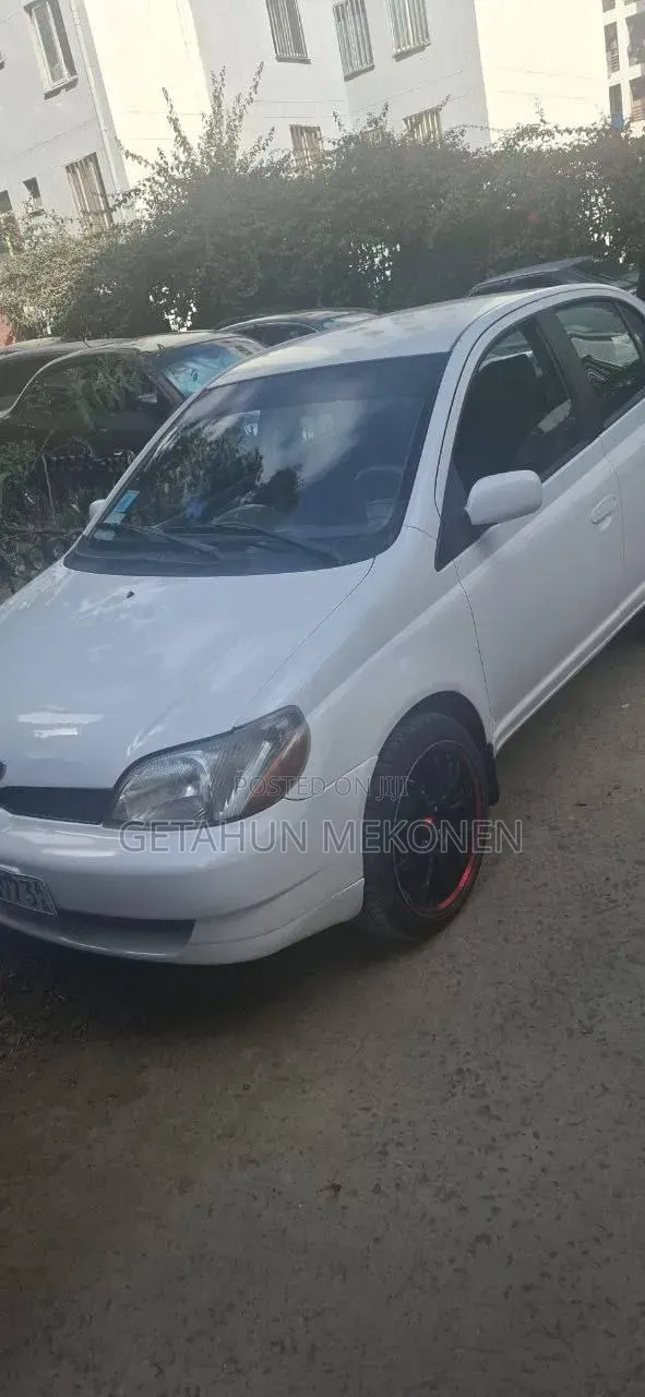 Toyota Platz 2001 White