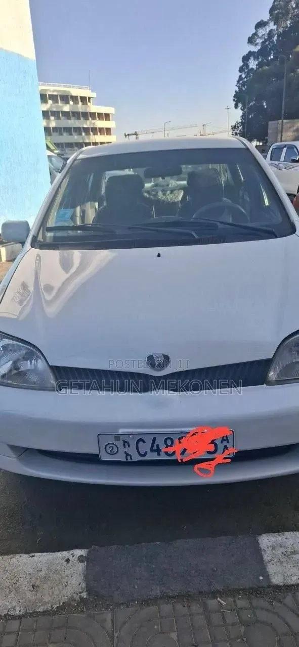 Toyota Platz 2001 White