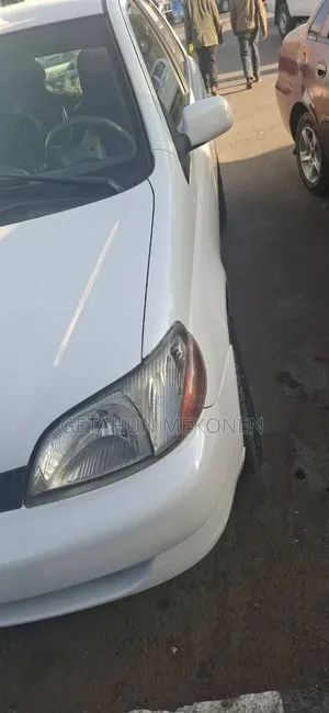 Toyota Platz 2001 White