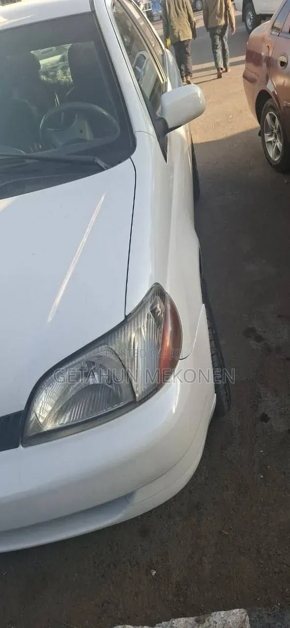 Toyota Platz 2001 White
