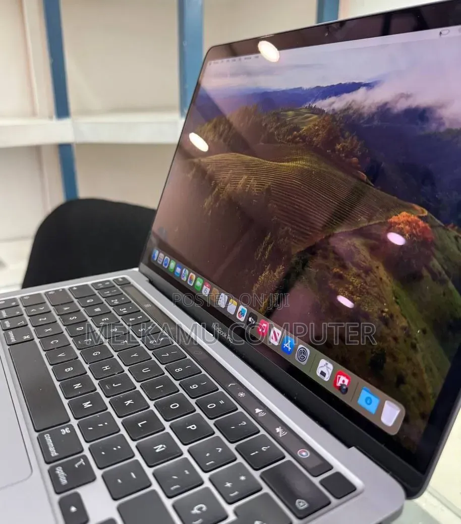 New Laptop Apple MacBook Pro 2020 M1 16GB Apple M1 SSD 512GB