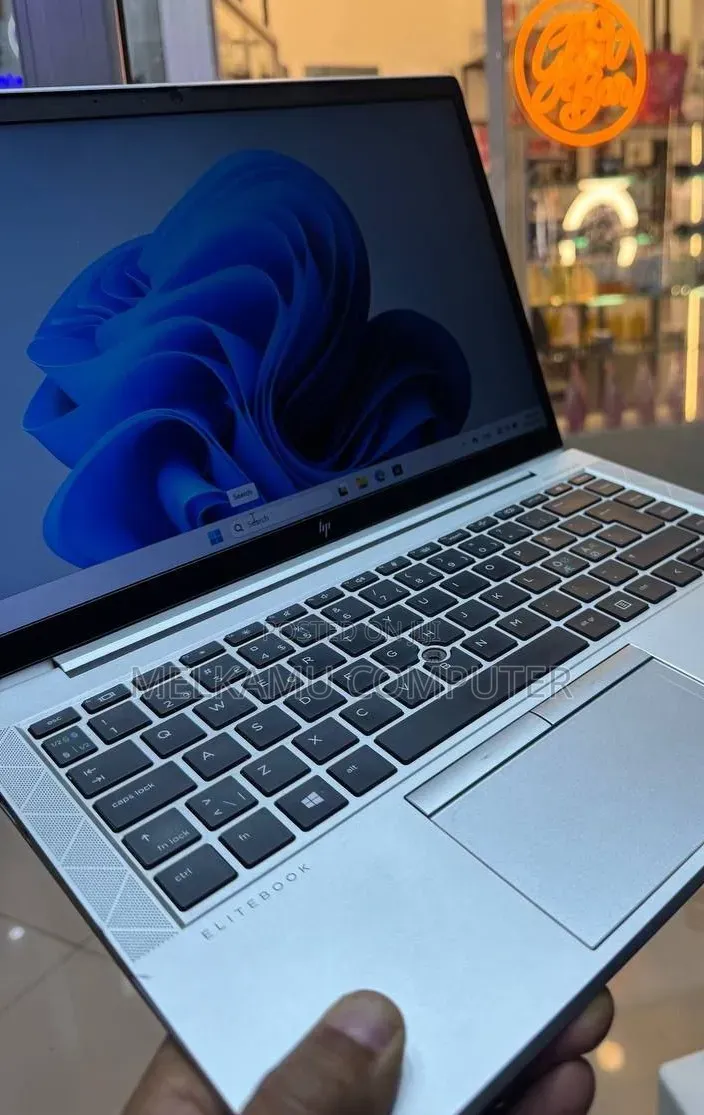 New Laptop HP EliteBook 840 G8 16GB Intel Core i5 SSD 512GB