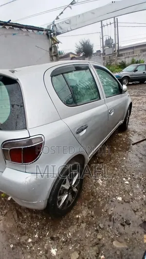 Toyota Vitz 2001 Silver