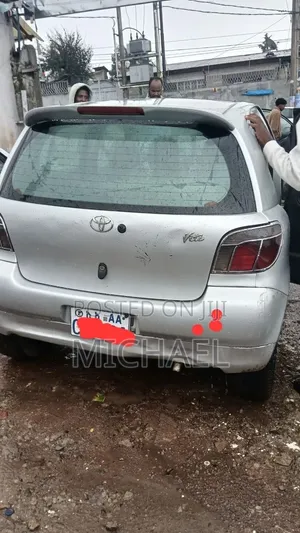 Toyota Vitz 2001 Silver