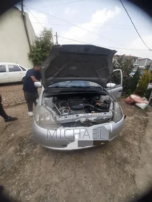 Toyota Vitz 2001 Silver