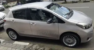 Toyota Yaris 2011 Silver