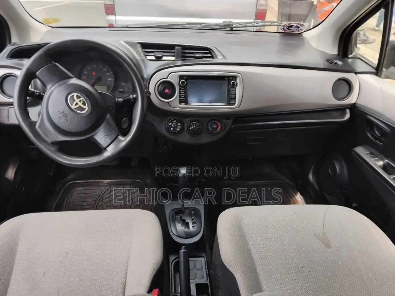 Toyota Yaris 2011 Silver