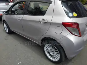 Toyota Yaris 2011 Silver