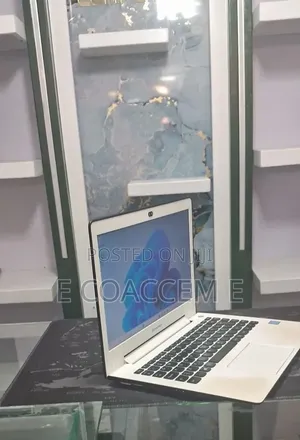 New Laptop Lenovo 4GB Intel SSD 128GB
