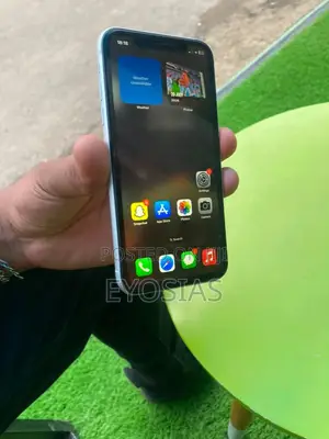 Apple iPhone XR 64 GB White