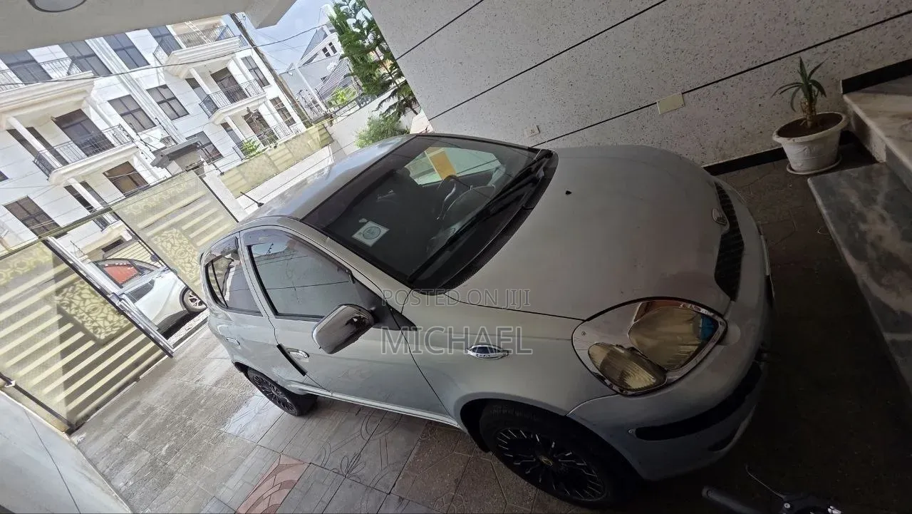 Toyota Vitz 2004 Blue