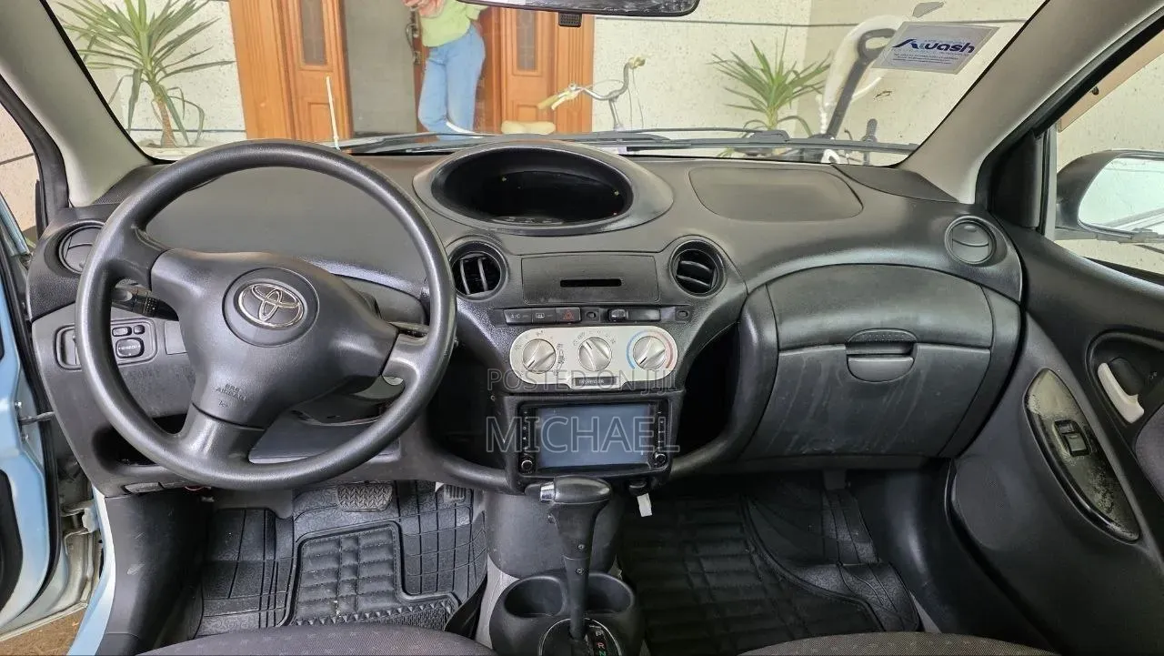Toyota Vitz 2004 Blue