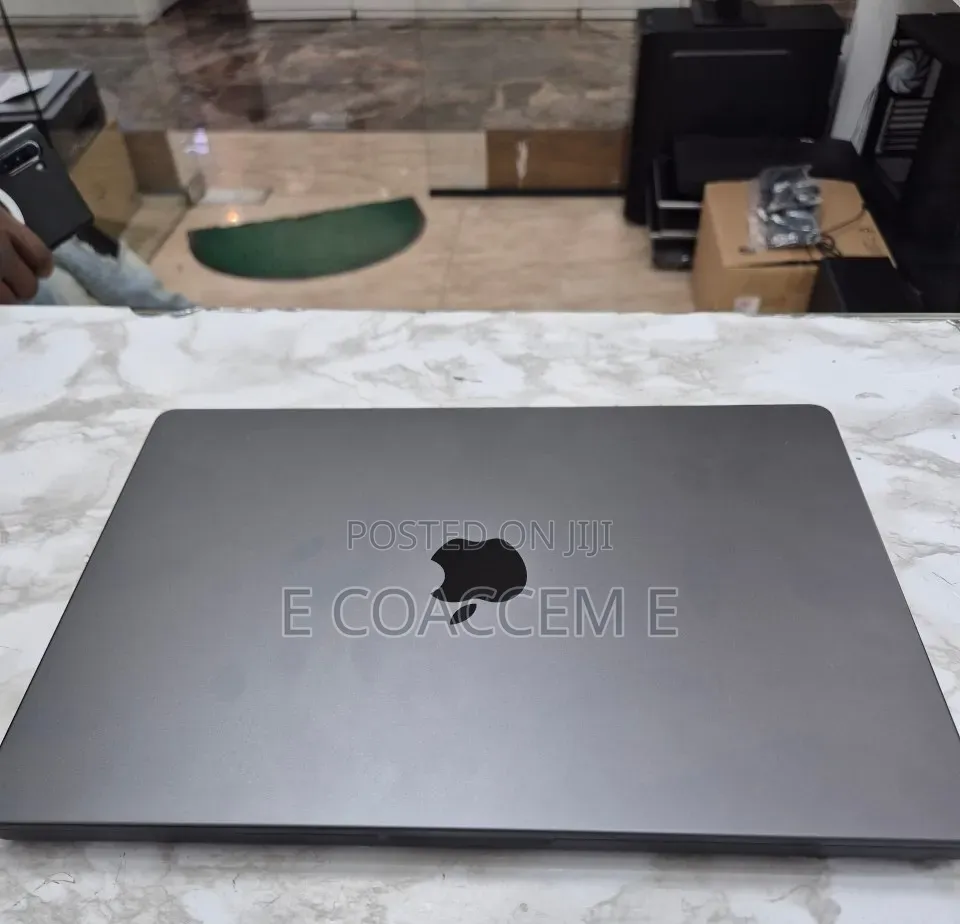 New Laptop Apple MacBook 16GB Apple M5 SSD 1T