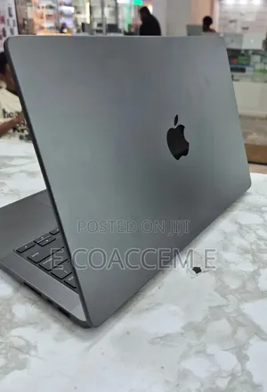 New Laptop Apple MacBook 16GB Apple M5 SSD 1T