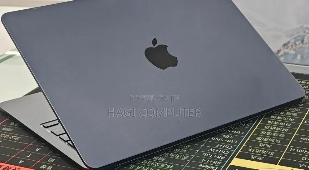New Laptop Apple MacBook Air 2022 M2 8GB Apple M2 SSD 512GB