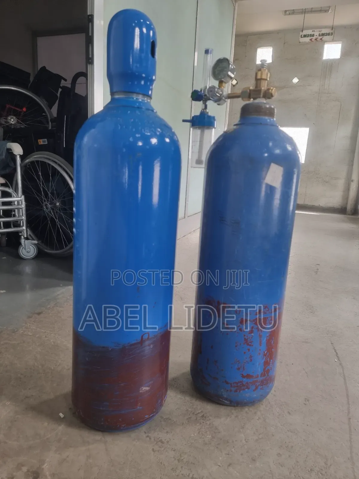 Robust 40-Liter Steel Oxygen Cylinder Delivers High-Pressure Output