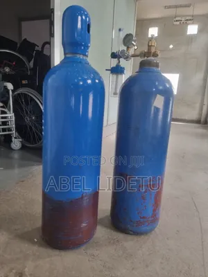 Robust 40-Liter Steel Oxygen Cylinder Delivers High-Pressure Output