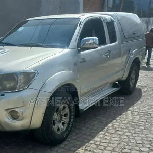 Toyota Hilux 2010 Silver
